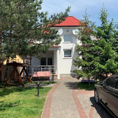 Комфортабельный Коттедж Bed & Breakfast Svityaz' Ngoại thất bức ảnh