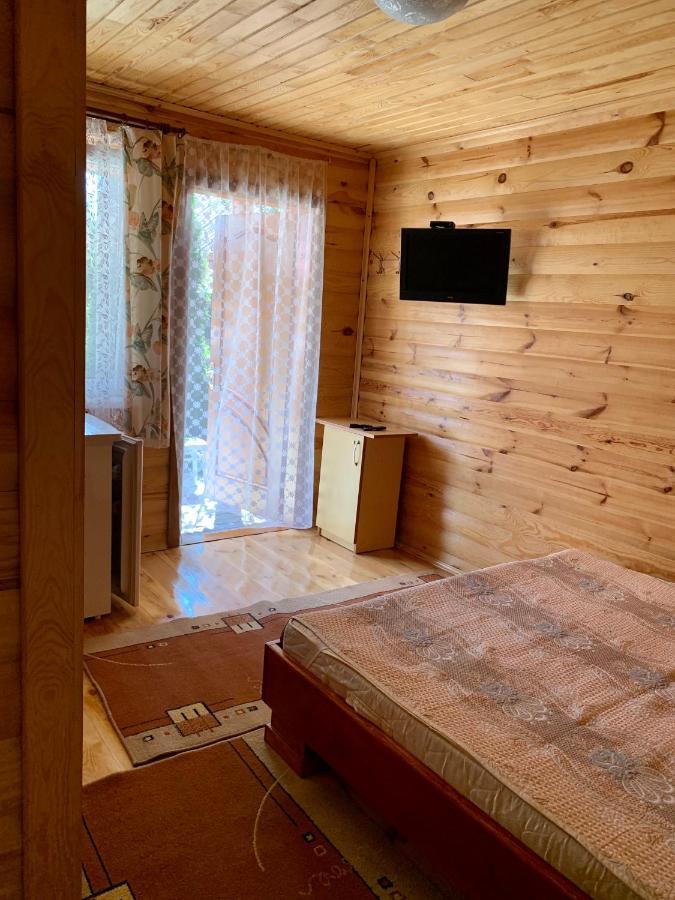 Комфортабельный Коттедж Bed & Breakfast Svityaz' Ngoại thất bức ảnh