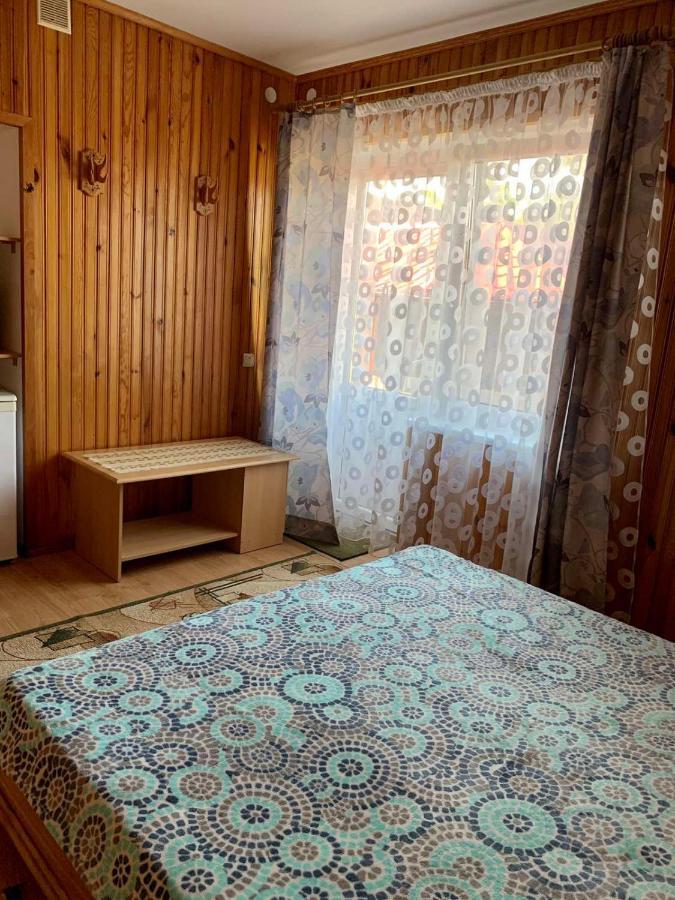 Комфортабельный Коттедж Bed & Breakfast Svityaz' Ngoại thất bức ảnh