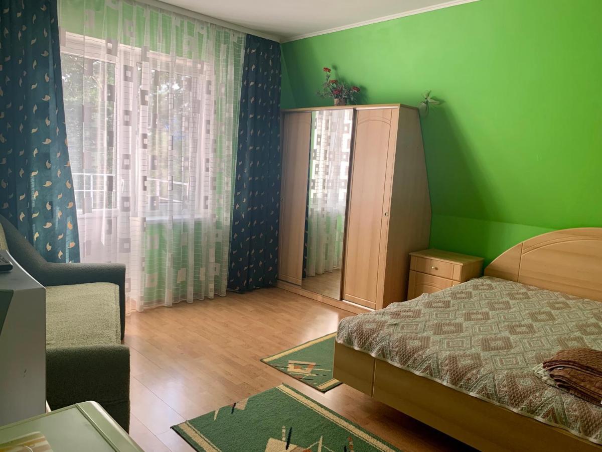 Комфортабельный Коттедж Bed & Breakfast Svityaz' Ngoại thất bức ảnh